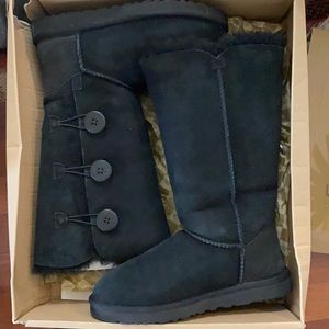 Ugg boots with Bailey button triplet